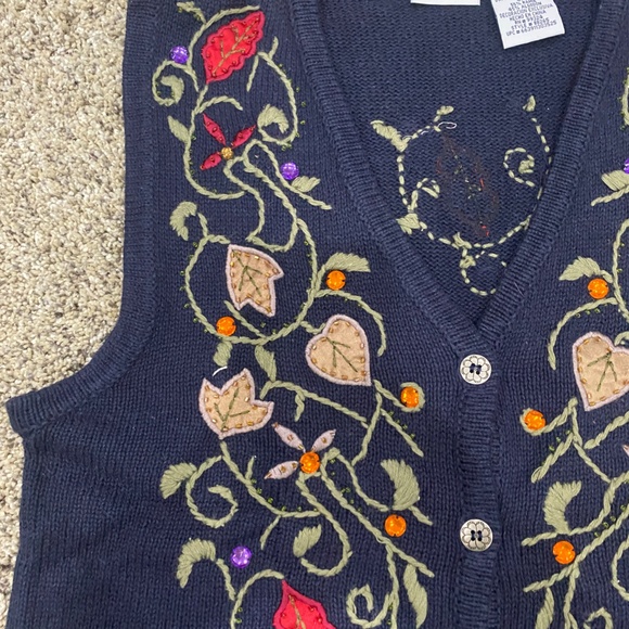 NEW Women Small 4/6 Fall Sweater Vest Leaves Navy Blue Green Red Bead Embroidery - Picture 3 of 10
